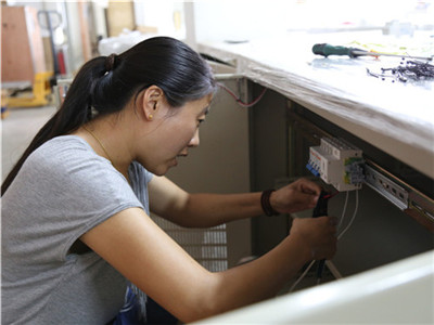 ��½����