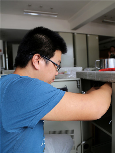 ��½����