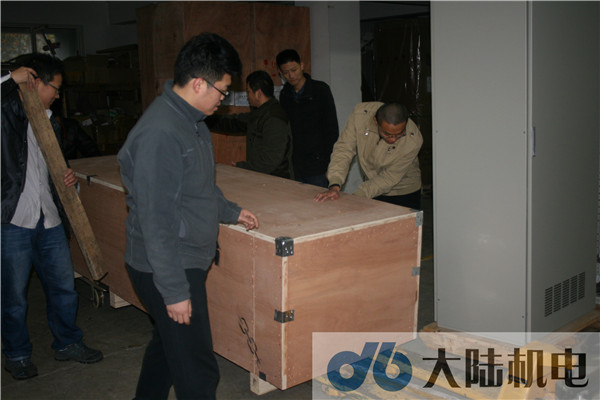 ��½����