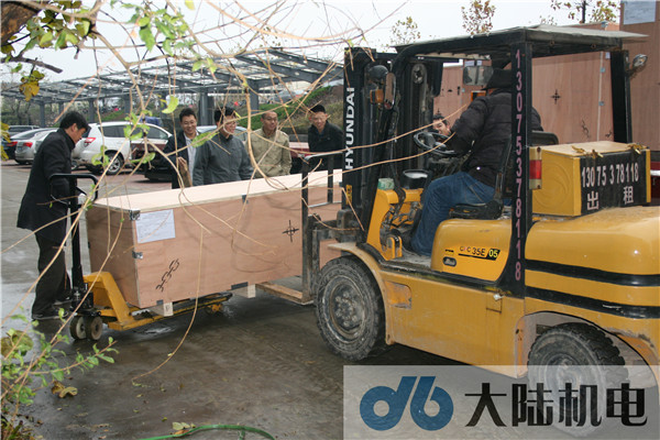 ��½����