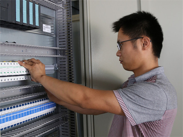 ��½����