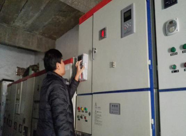 ��½����